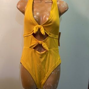 🛝⬇️ NWT Yellow Sand Flower Sexy Swim Wear. Size Large (12-14)